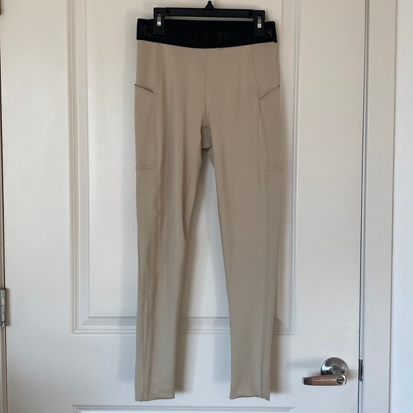 FP Movement Endurance Legging with Pockets Small - Picture 3 of 10